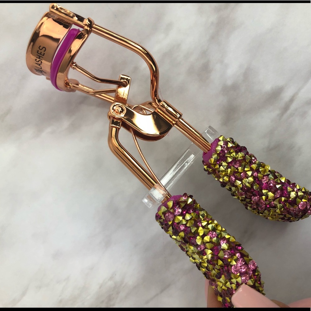 Lily Lashes Bling on the glam lash curler